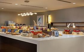 Calgary Airport Marriott In-Terminal Hotel